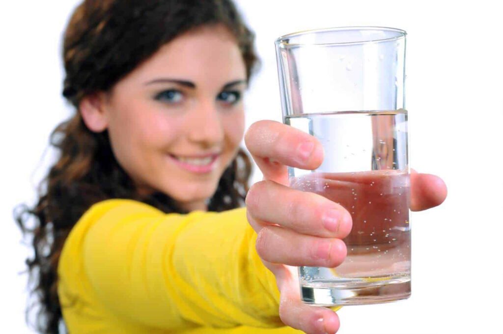 Woda w szklanych butelkach zdrowie